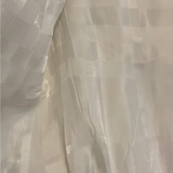 BURBERRY WHITE TUXEDO BLAZER, SIZE  6 YELLOW STAINS AND WEAR ON THE NECK& BOTTOM - Picture 6 of 14